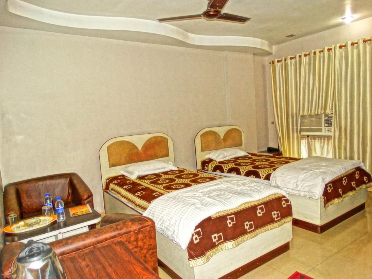 Hotel Garv Residencia Гая Екстериор снимка