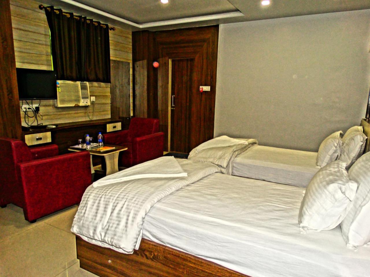 Hotel Garv Residencia Гая Екстериор снимка
